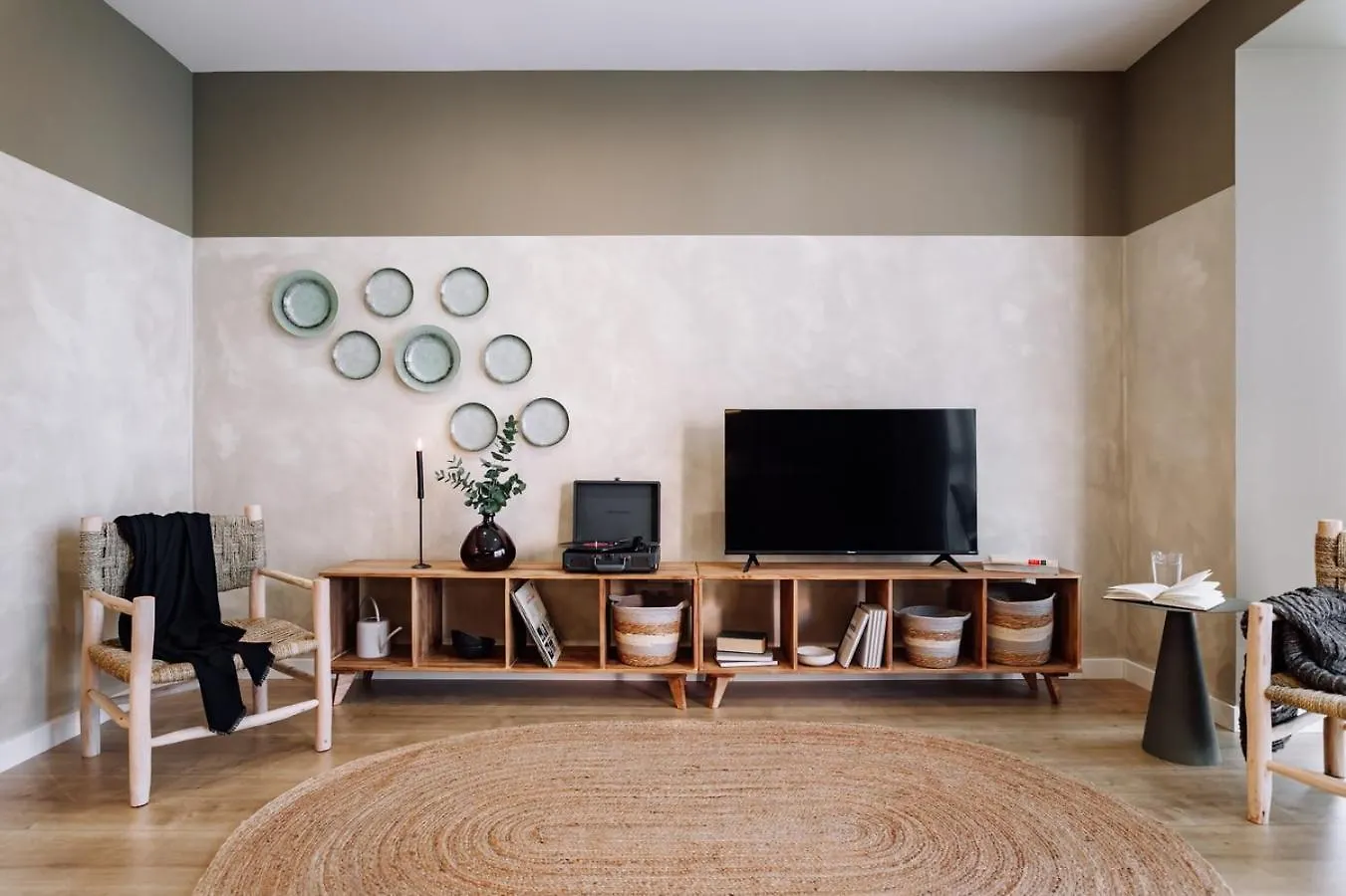 Loja - 2 Bedrooms In Sant Antoni Barcelona Spain