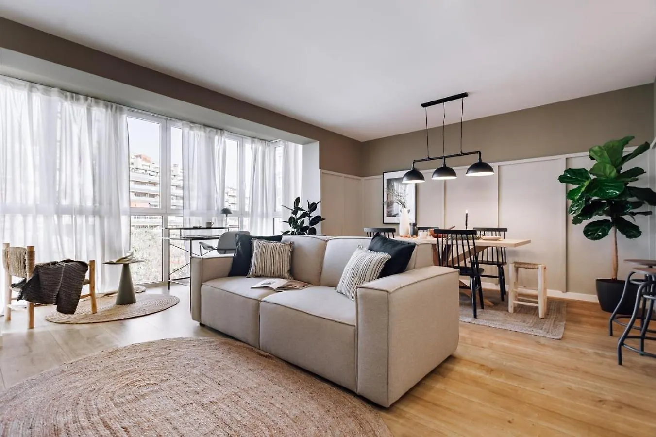 Loja - 2 Bedrooms In Sant Antoni Barcelona